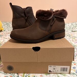 UGGS BOOTIES, BRAND NEW, Brown